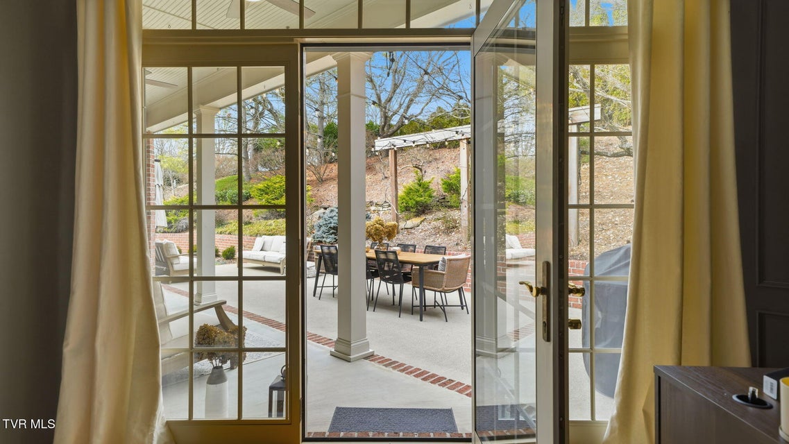 Photo #33: 1000 Huntington Court