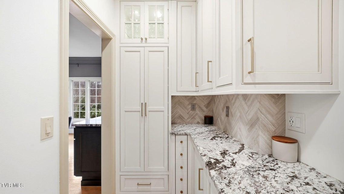 Photo #19: 1000 Huntington Court