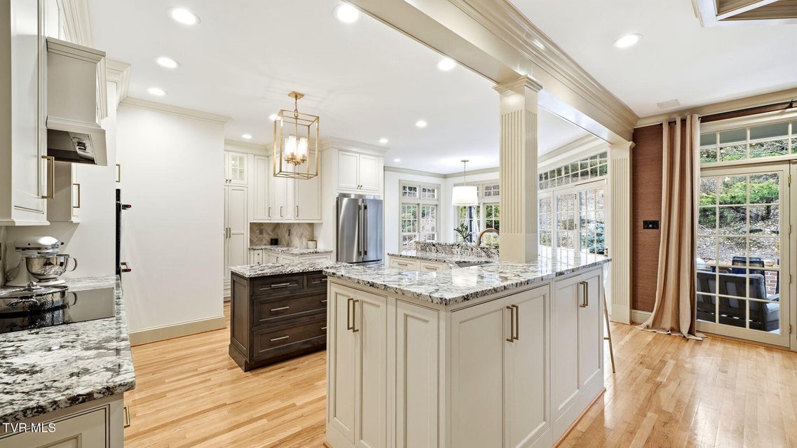 Photo #16: 1000 Huntington Court