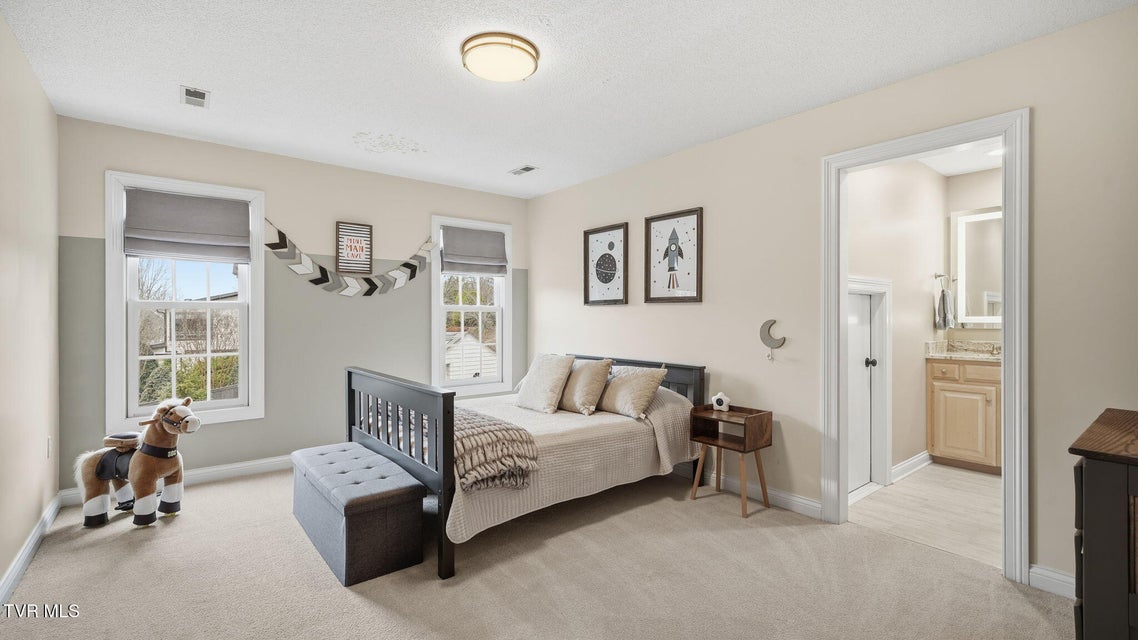 Photo #47: 1000 Huntington Court