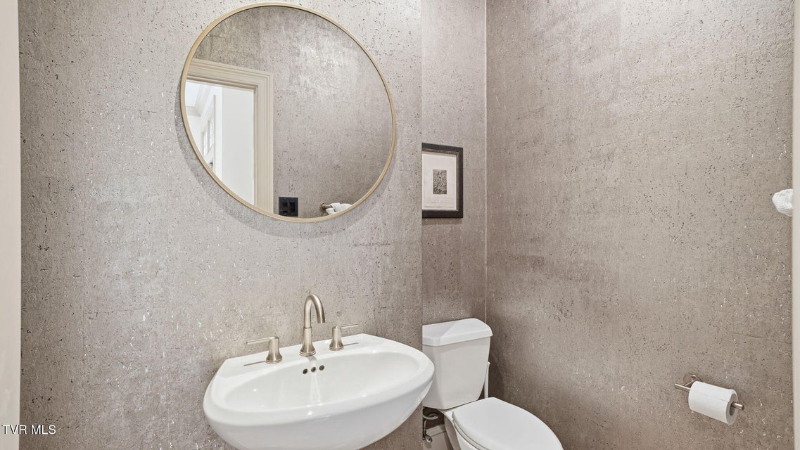 Photo #41: 1000 Huntington Court