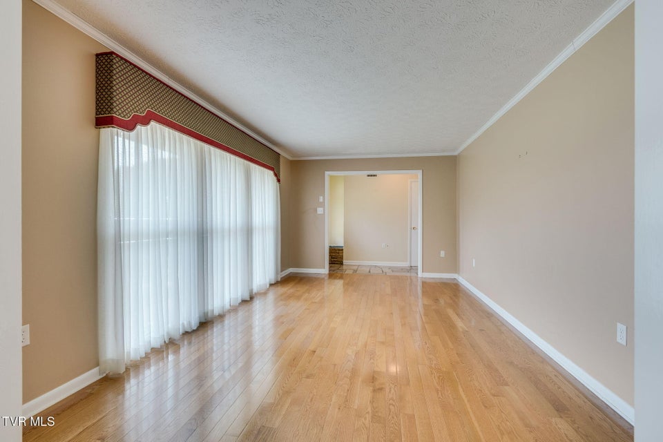 Photo #7: 4120 Lindenwood Drive