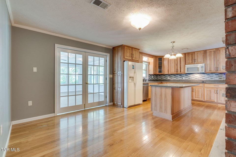 Photo #10: 4120 Lindenwood Drive