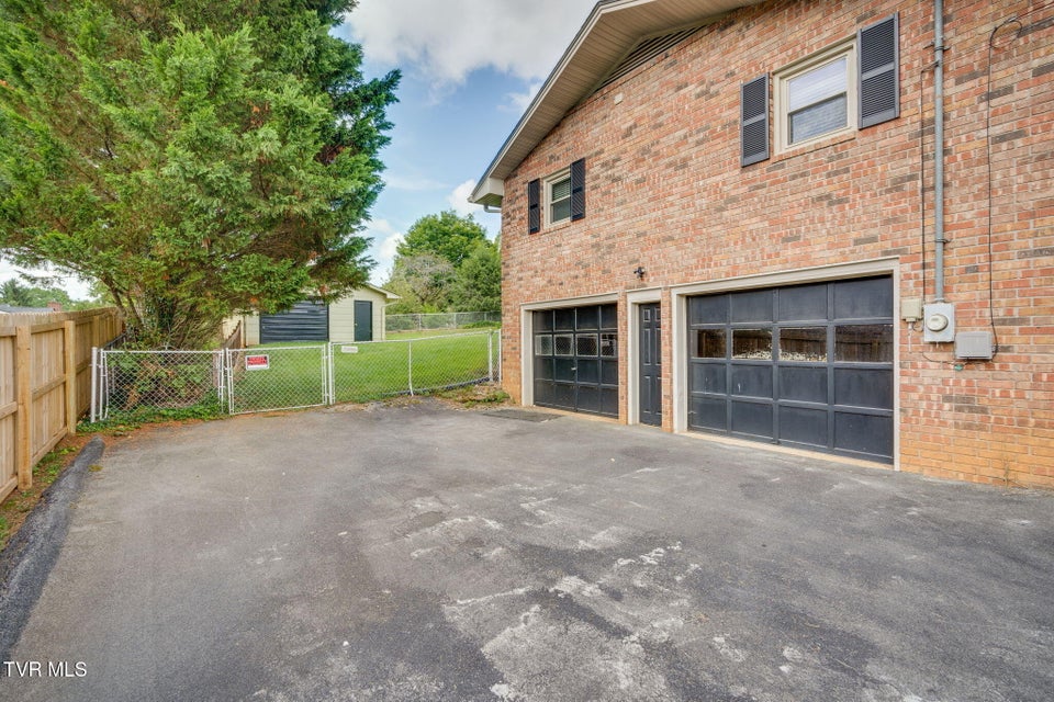 Photo #36: 4120 Lindenwood Drive