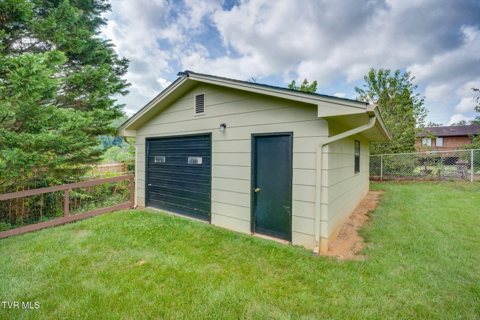 Photo #37: 4120 Lindenwood Drive