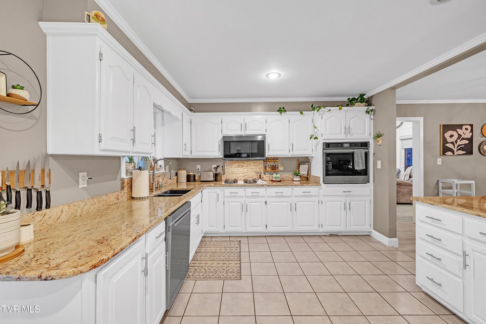 Photo #5: 176 Timber Lake Drive