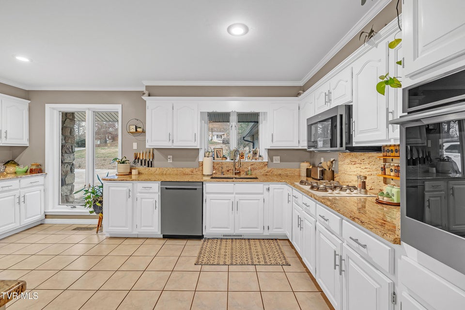 Photo #7: 176 Timber Lake Drive