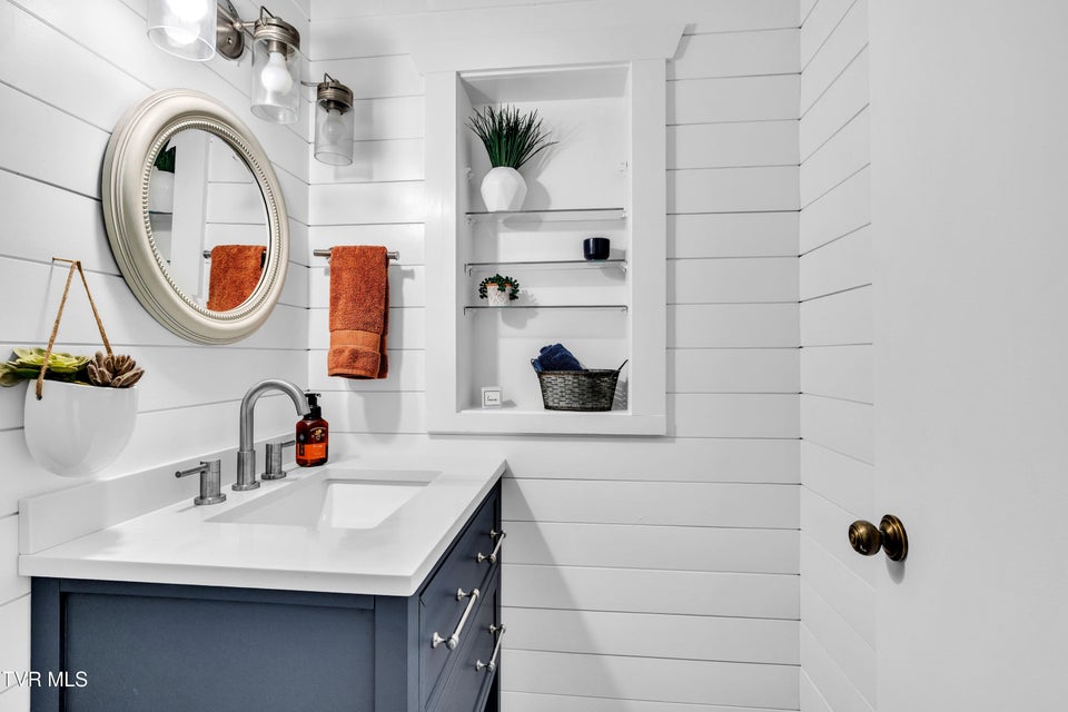 Photo #35: 176 Timber Lake Drive