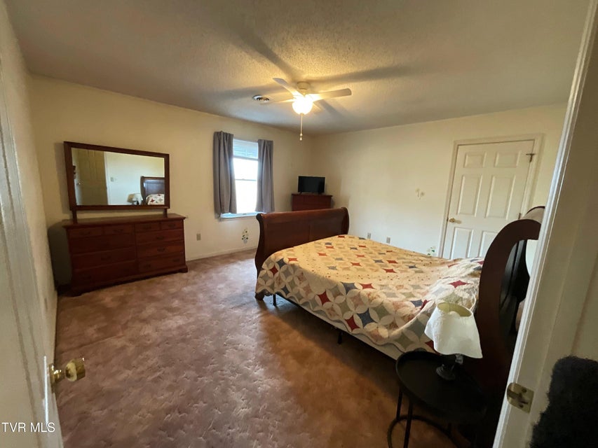 Photo #31: 704 River Road