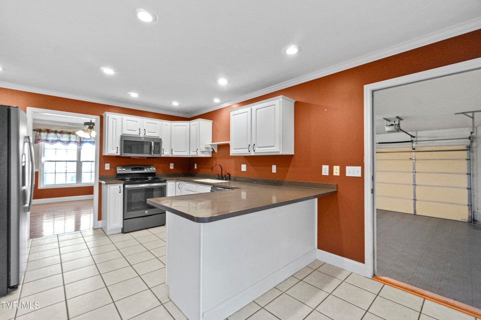 Photo #33: 32 Capri Drive