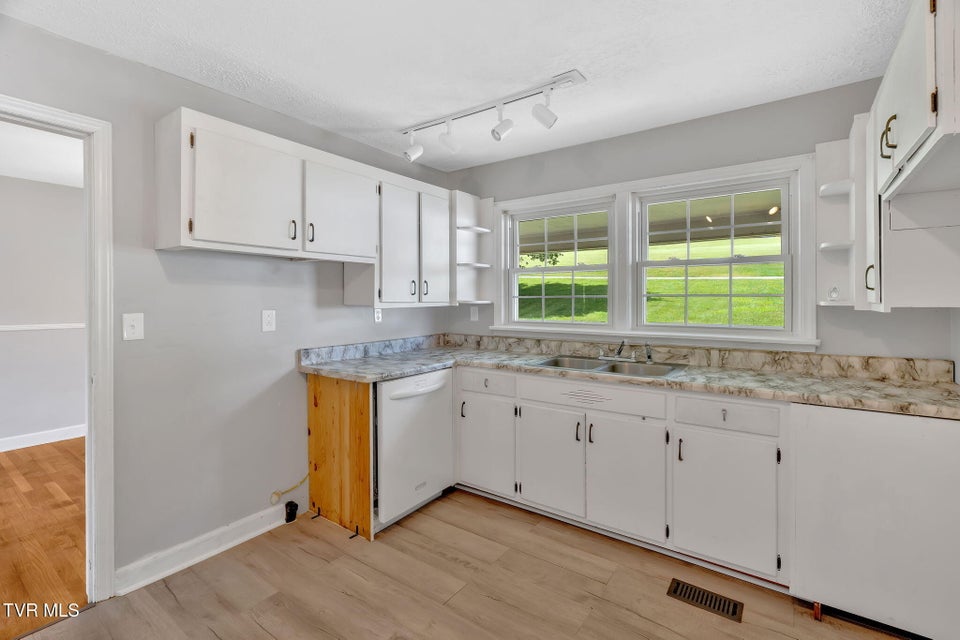 Photo #24: 135 Lively Street