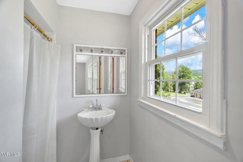 Photo #29: 135 Lively Street