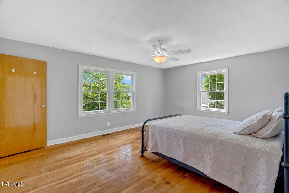 Photo #31: 135 Lively Street