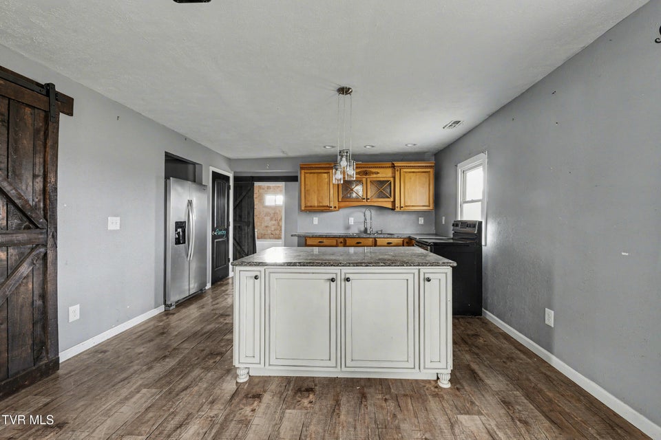 Photo #25: 2025 Ottway Road