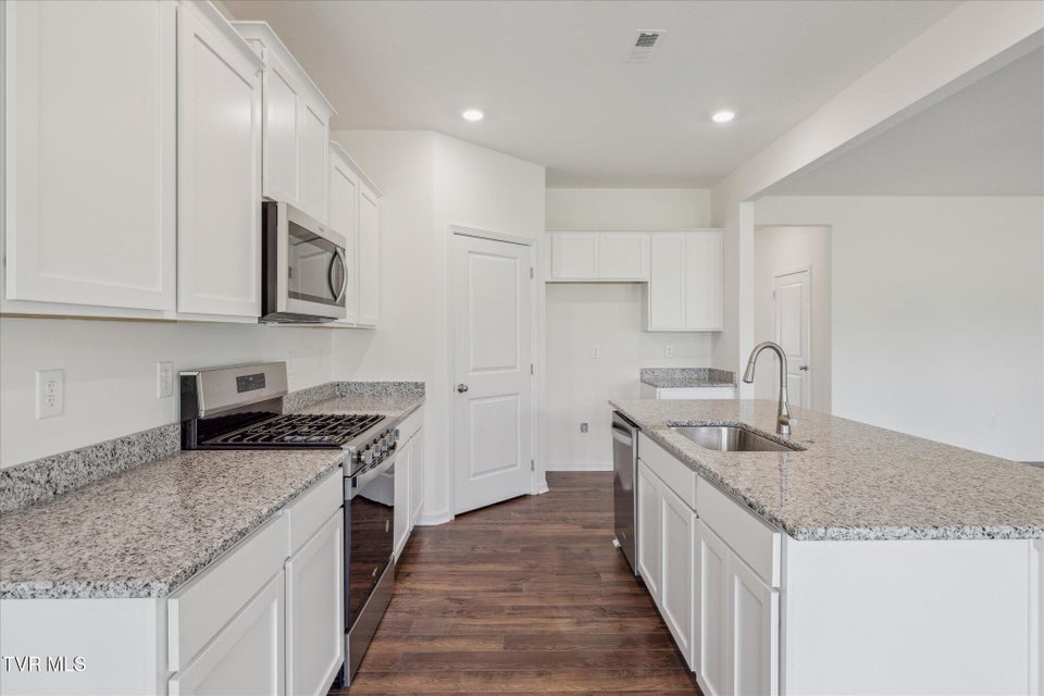 Photo #5: 551 Fieldcrest Road 