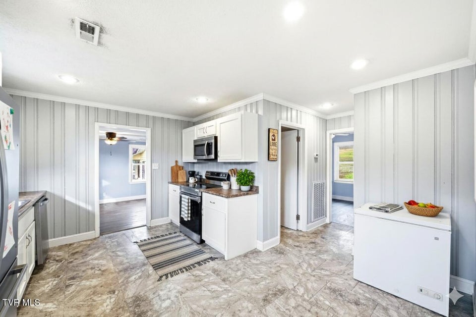 Photo #4: 200 Independence Avenue