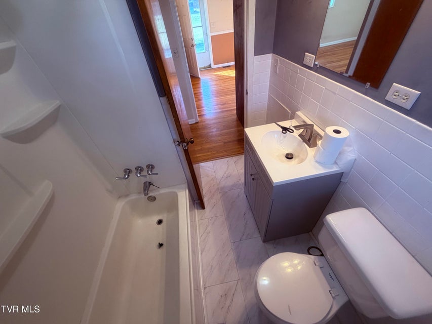 Photo #14: 273 Fairford Lane