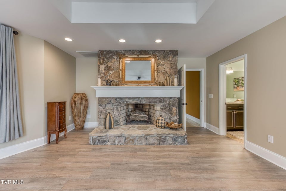 Photo #61: 520 Highway 93 