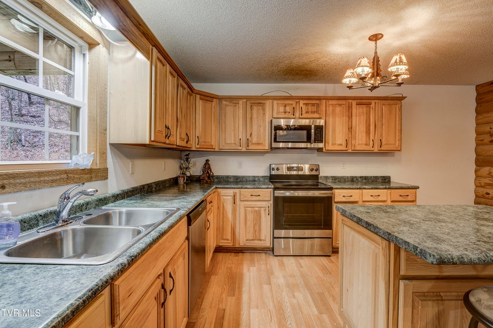 Photo #16: 109 Triangle B Drive