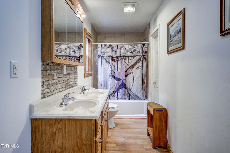 Photo #26: 109 Triangle B Drive