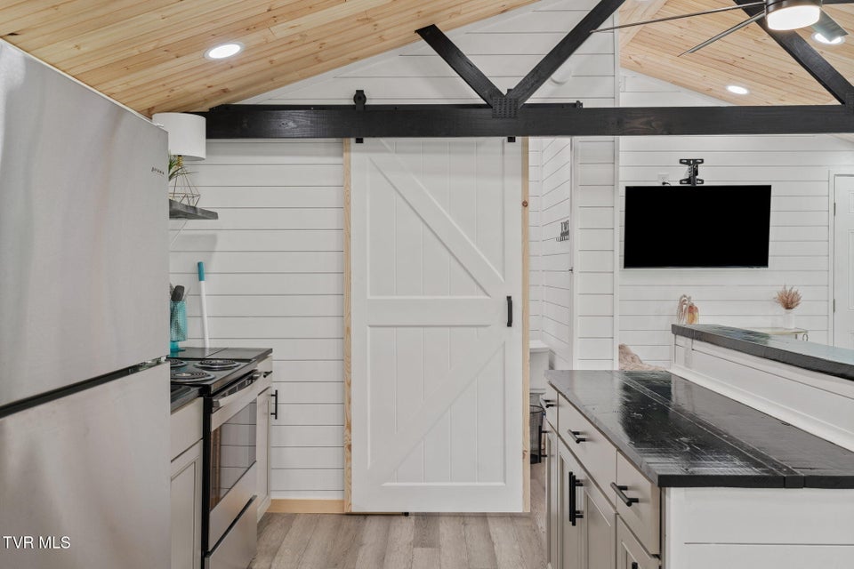 Photo #84: 3220 Knob Creek Road