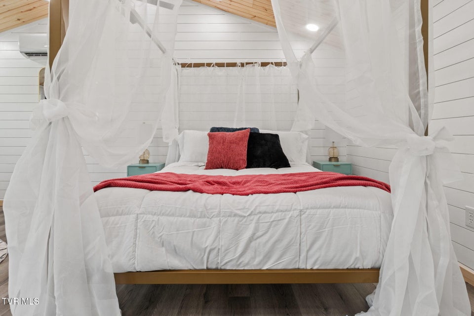 Photo #91: 3220 Knob Creek Road