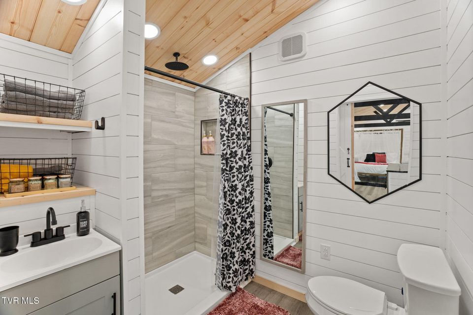 Photo #96: 3220 Knob Creek Road