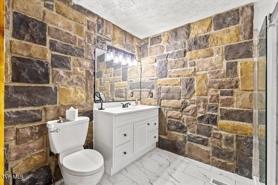 Photo #40: 620 Swift Hollow Lane