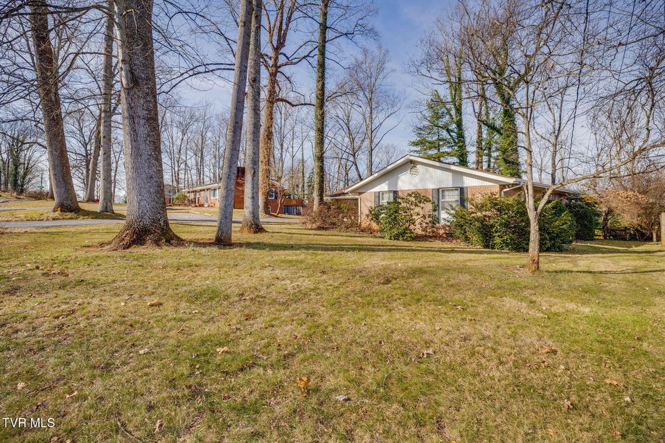 Photo #4: 213 Robin Road