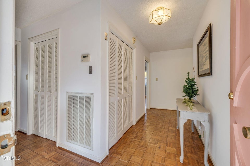 Photo #7: 213 Robin Road