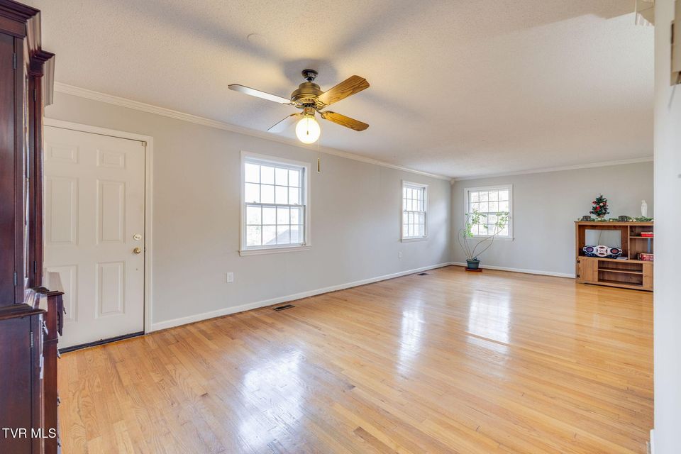 Photo #8: 213 Robin Road