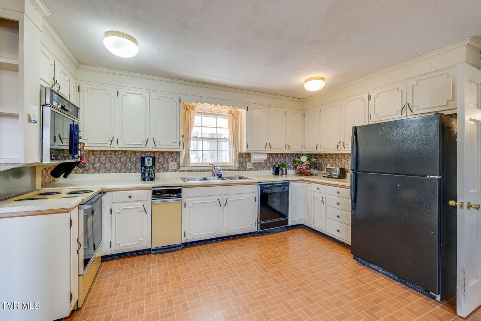 Photo #13: 213 Robin Road