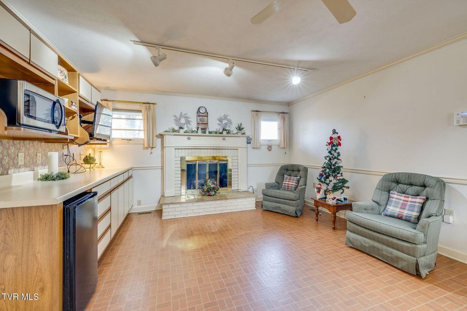 Photo #15: 213 Robin Road