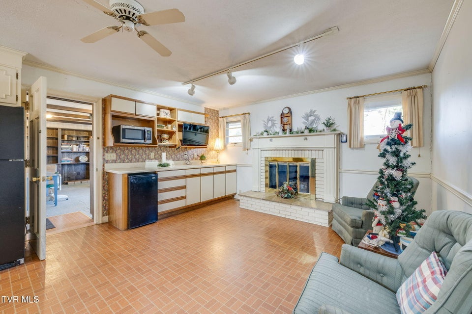 Photo #16: 213 Robin Road