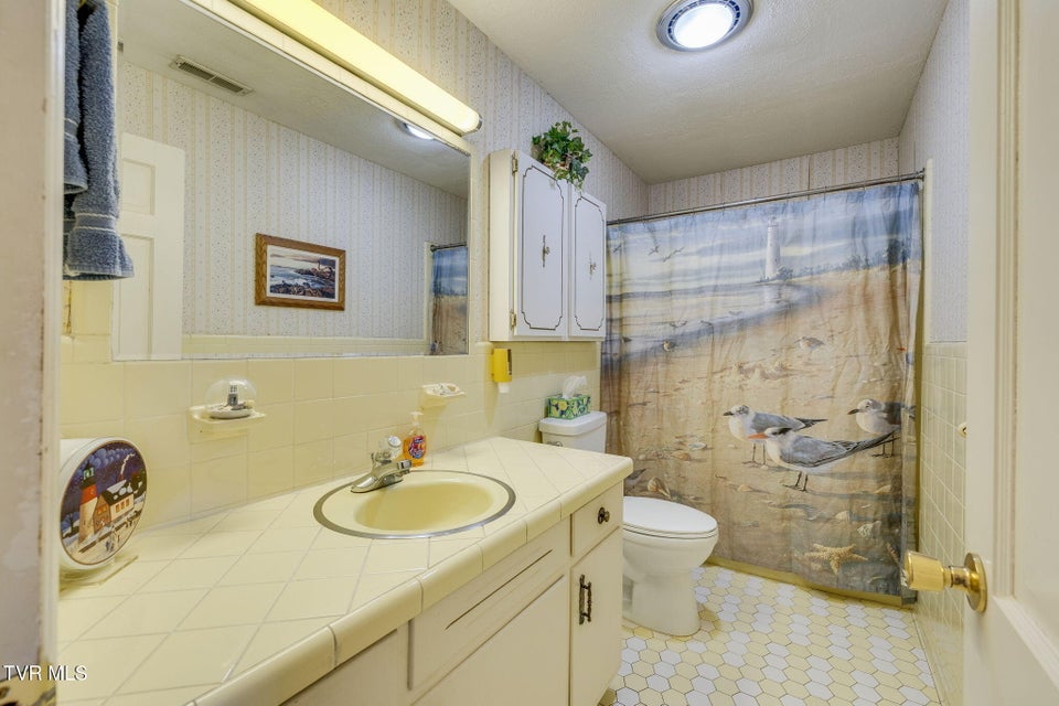 Photo #28: 213 Robin Road