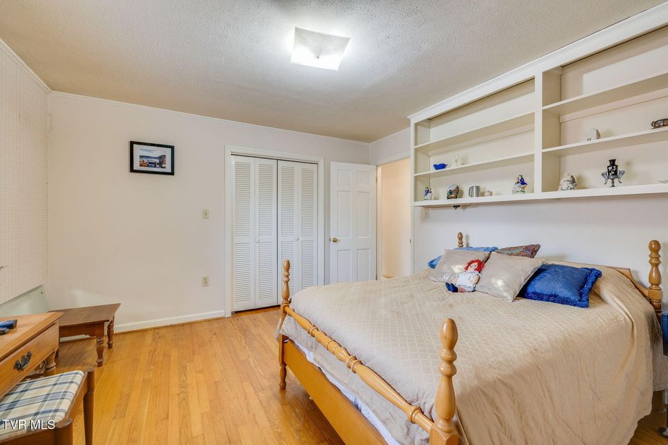 Photo #31: 213 Robin Road