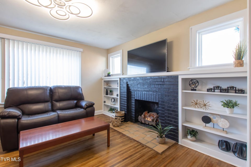 Photo #4: 416 Randolph Street