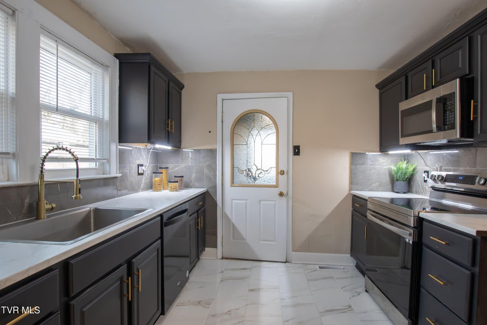 Photo #12: 416 Randolph Street