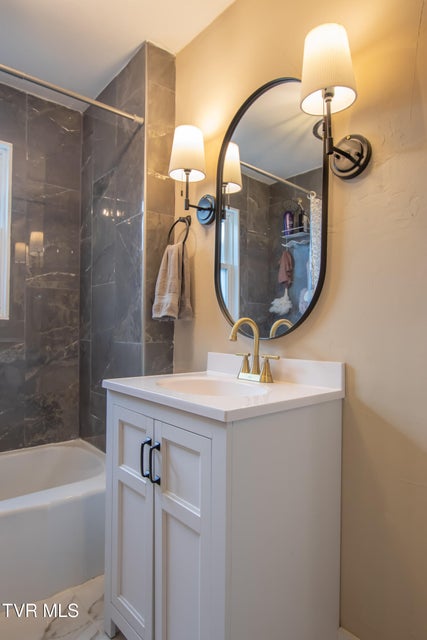 Photo #25: 416 Randolph Street