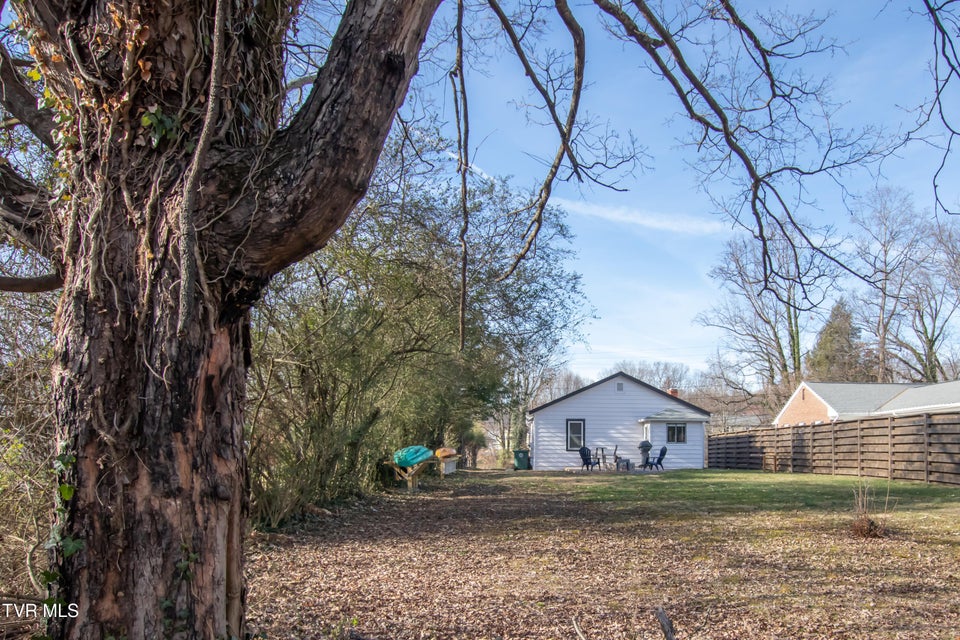 Photo #32: 416 Randolph Street