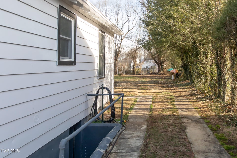 Photo #36: 416 Randolph Street