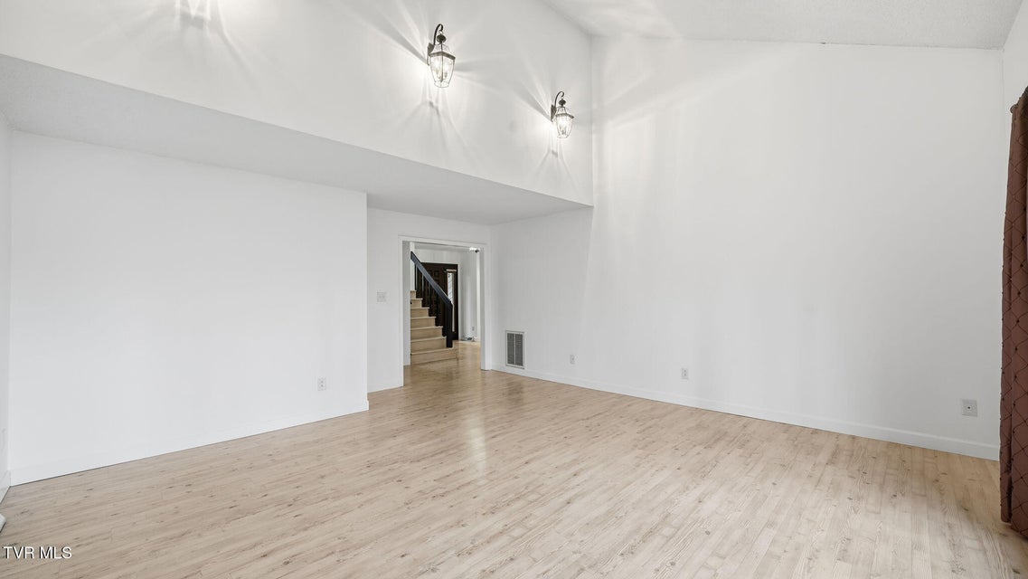 Photo #19: 8 Red Fern Circle