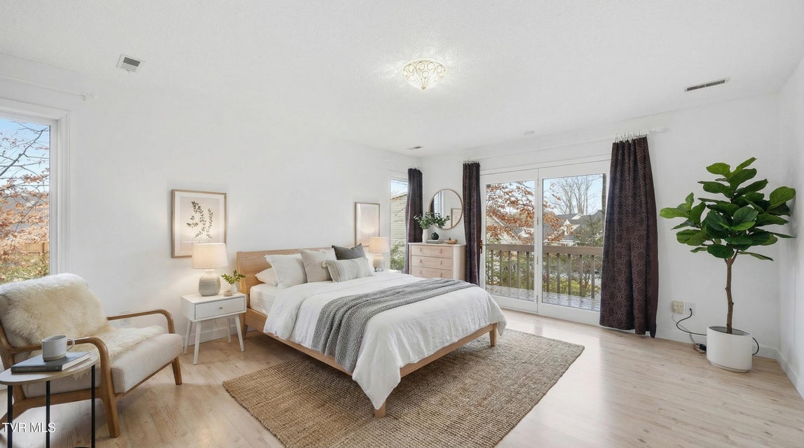 Photo #24: 8 Red Fern Circle