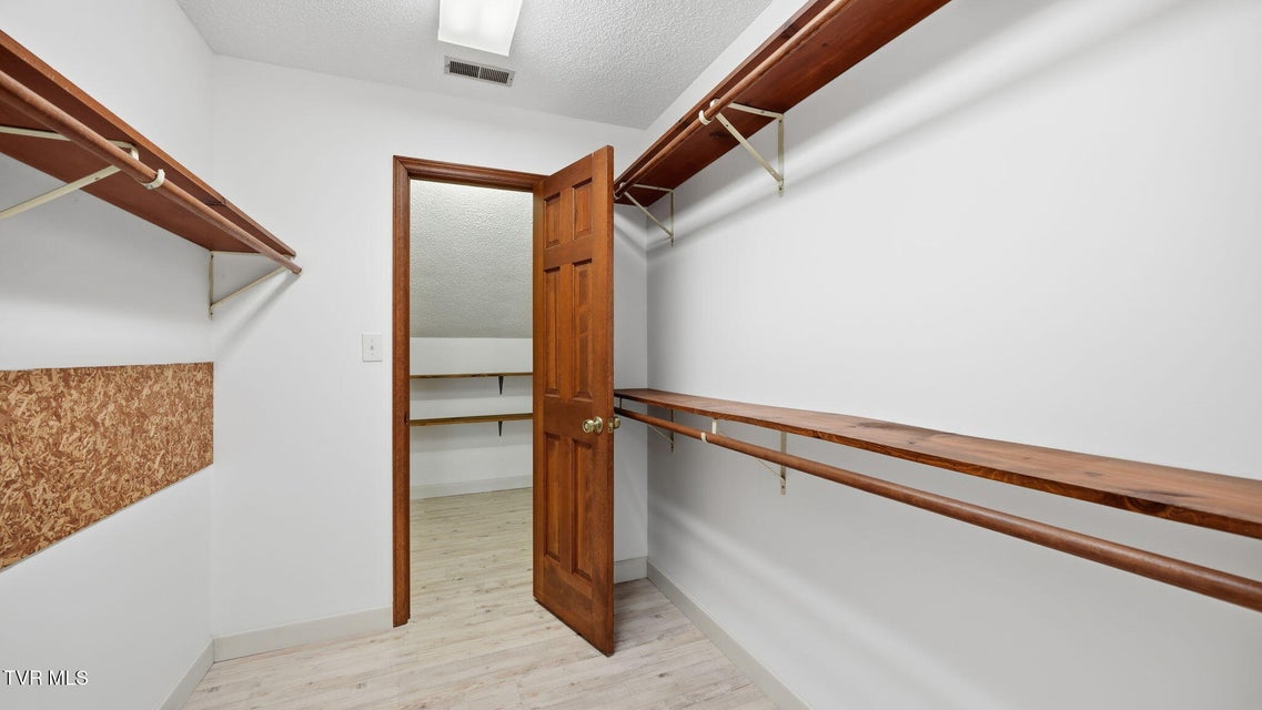 Photo #28: 8 Red Fern Circle