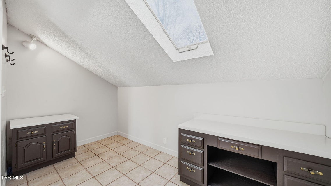 Photo #31: 8 Red Fern Circle