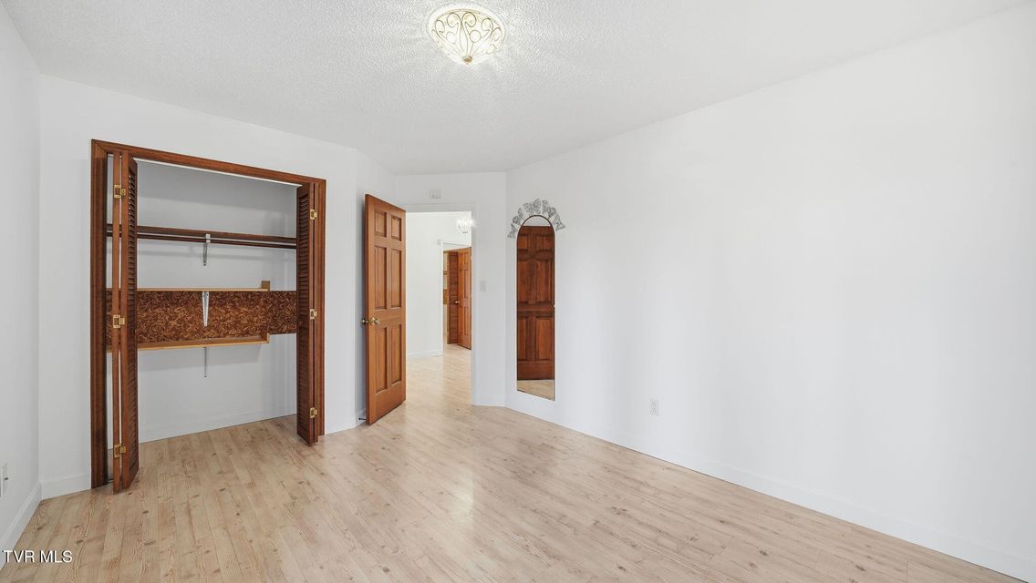 Photo #34: 8 Red Fern Circle