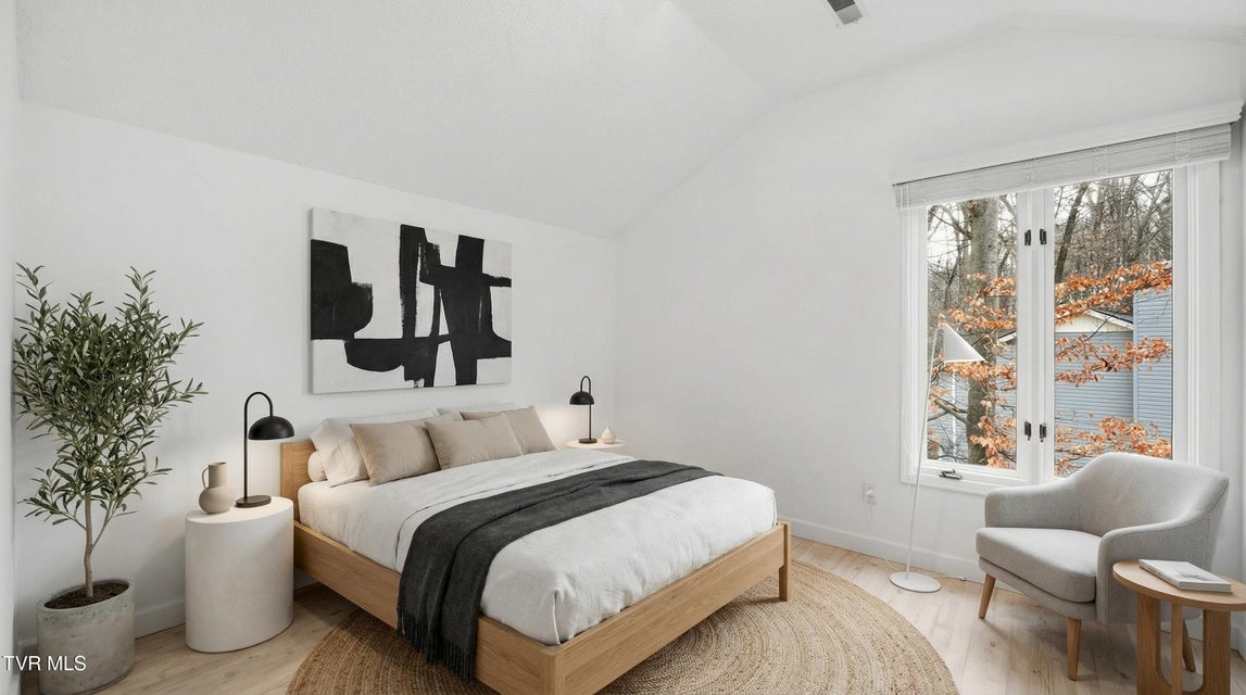 Photo #35: 8 Red Fern Circle