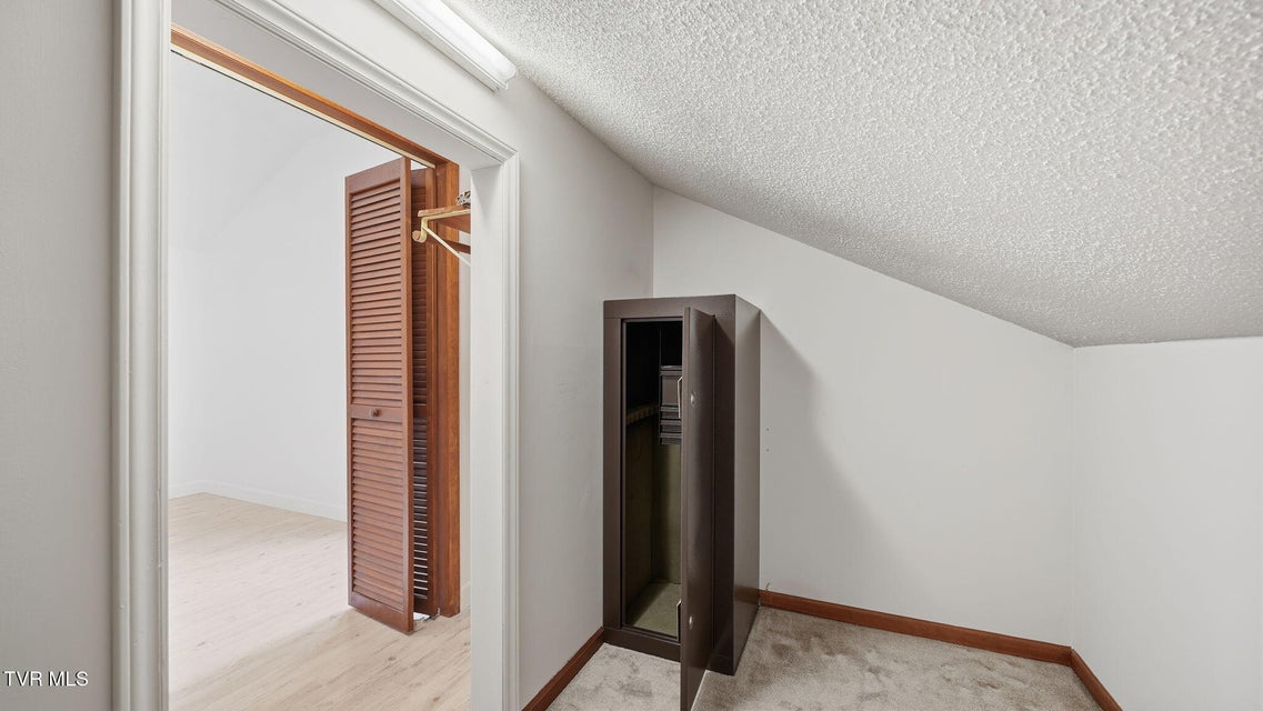 Photo #38: 8 Red Fern Circle