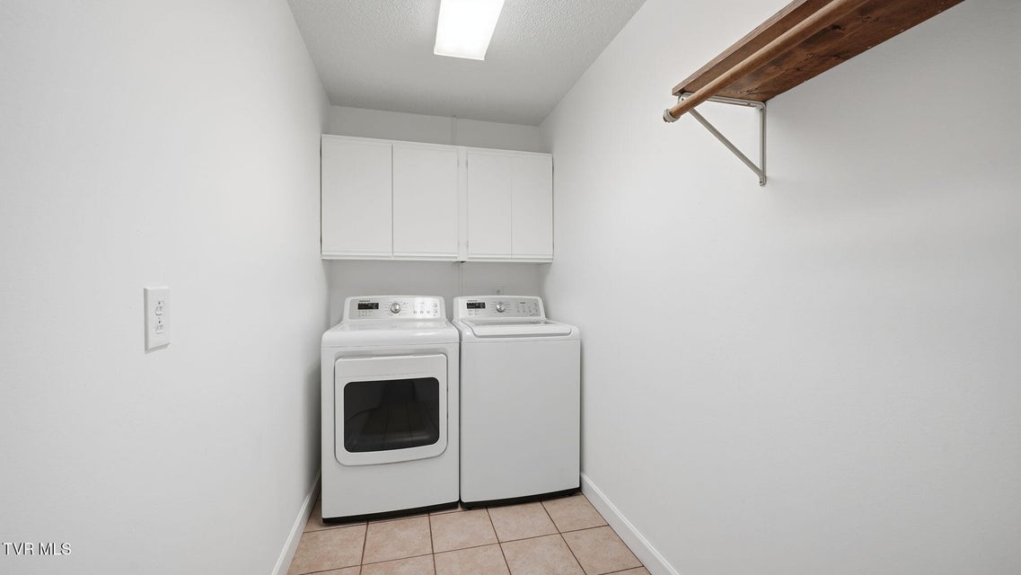 Photo #40: 8 Red Fern Circle