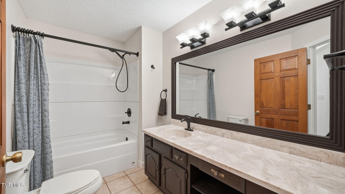 Photo #39: 8 Red Fern Circle